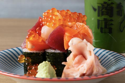 『マグロと天ぷら 上々商店 練馬店』の「上々海鮮こぼれ巻き」