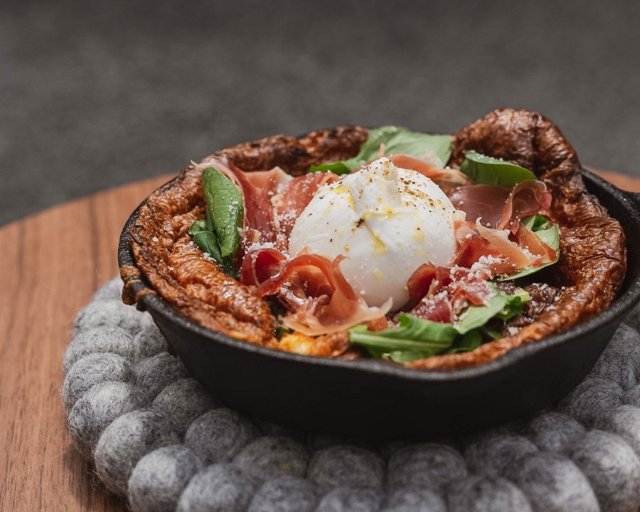 「i2 cafe （アイツーカフェ）」の「生ハムとブッラータチーズのダッチベイビー」