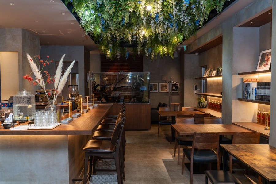 「i2 cafe （アイツーカフェ）」の内観