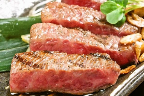 「千屋牛と海鮮料理の店 中山下 虎はる」の「サーロインステーキ」