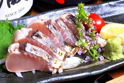 「千屋牛と海鮮料理の店 中山下 虎はる」の「サワラ塩たたき」