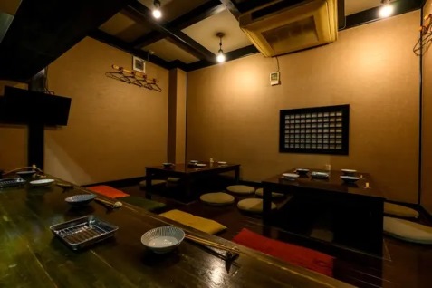 『晩酌屋たぬきと銀杏』の店内