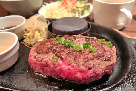 『和牛とワイン fuoco（フォーコ）』の「朝挽黒毛和牛バーグ」