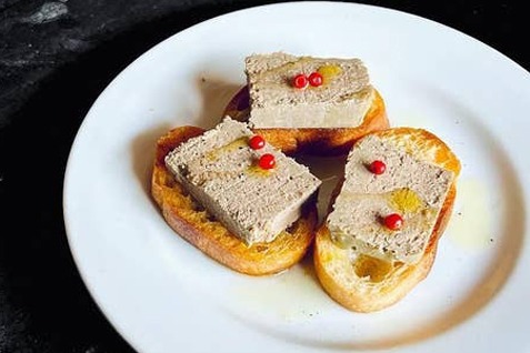 「南欧田舎料理店 TAVOLA TAPAS」の「鶏レバーのパテ」