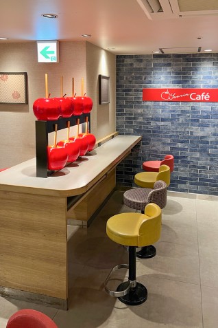 「やおりんカフェ新宿駅店」