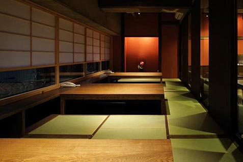 「御苑　炉庵」の店内