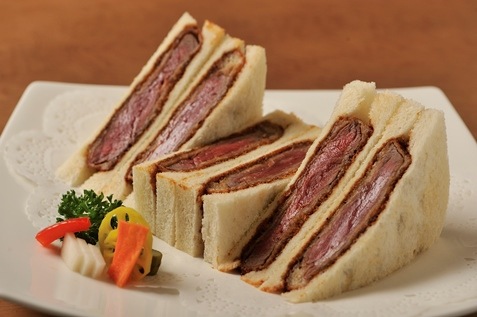 『新世界グリル 梵 銀座店』のヘレカツサンド
