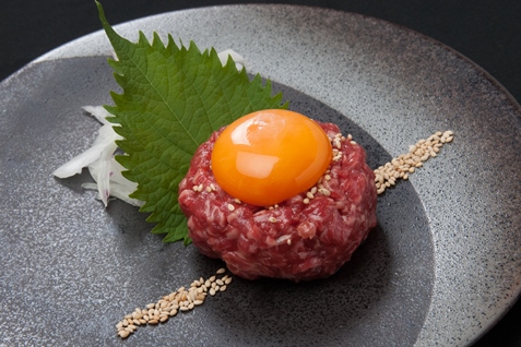 『近江うし 焼肉　にくTATSU 銀座店』のユッケ