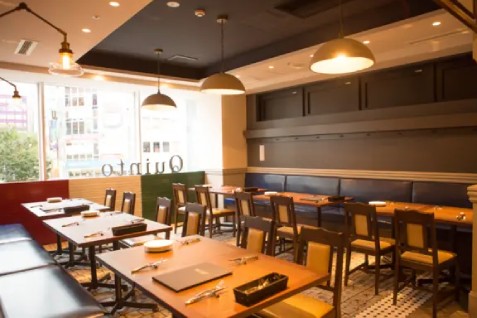 「TRATTORIA QUINTO」の店内