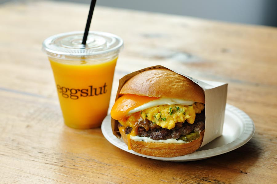 『eggslut(エッグスラット)新宿サザンテラス店』の「ROUTE_20_SANDWICH(ルートトゥエンティ―サンドイッチ)」