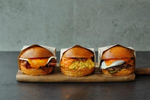 『eggslut（エッグスラット）新宿サザンテラス店』の「フェアファックスサンドイッチ」