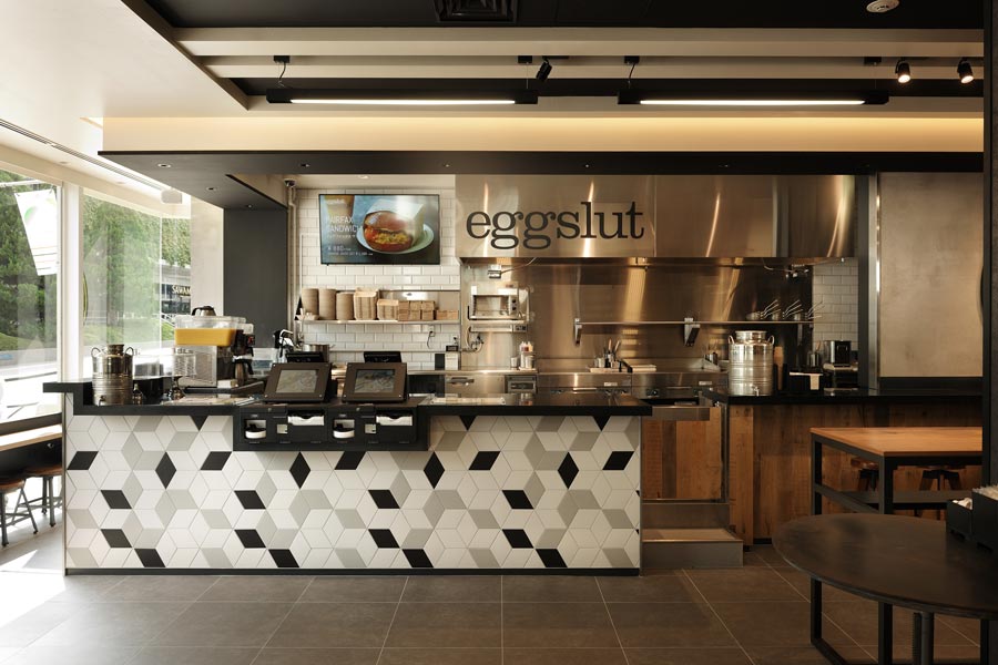 『eggslut(エッグスラット)新宿サザンテラス店』の内観