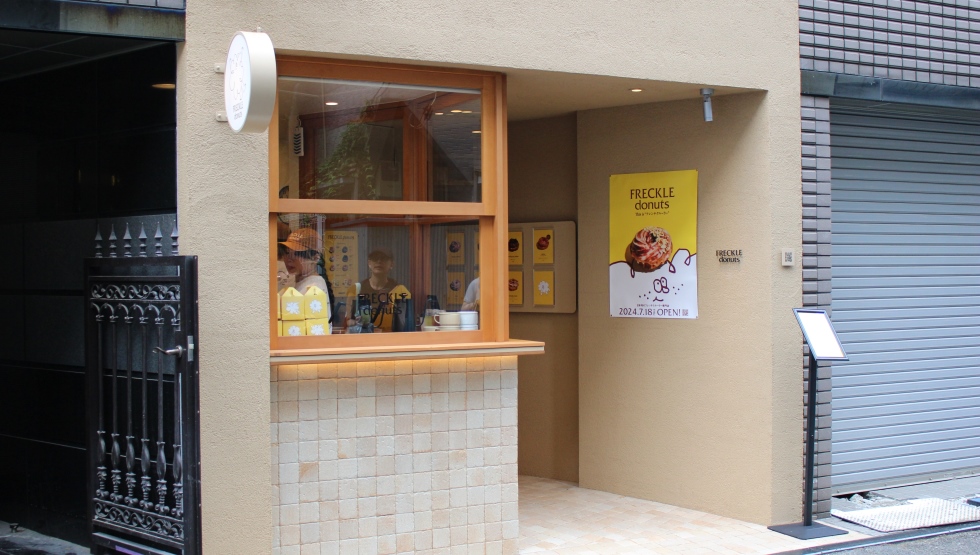 FRECKLE donuts』の店構え