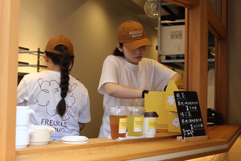 スタッフ
