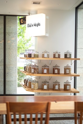 『Groovy Nuts Cafe』