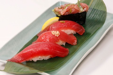 「まぐろ問屋 恵み」