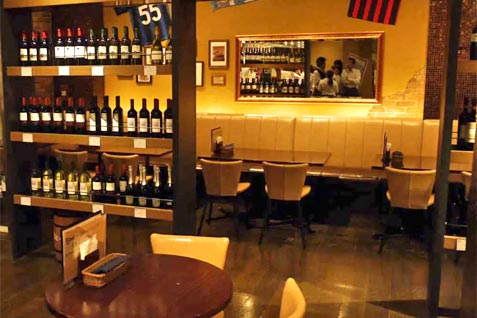 『SALVATORE CUOMO & BAR（サルヴァトーレ クオモ アンド バール）大宮』のスタイリッシュな店内