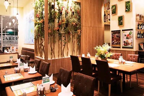 『Dipgarden Omiya（ディップガーデン オオミヤ）』の明るい店内