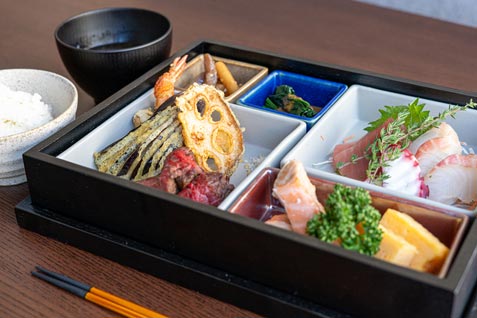 『高ようじ 大宮』の「松花堂箱」