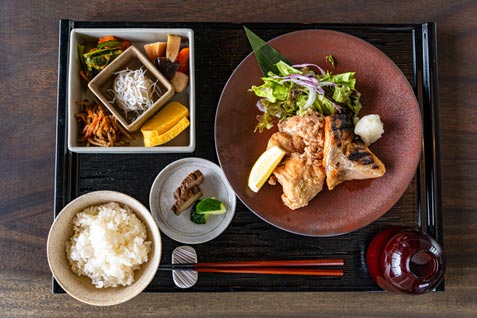 『高ようじ 大宮』の「一汁七菜」