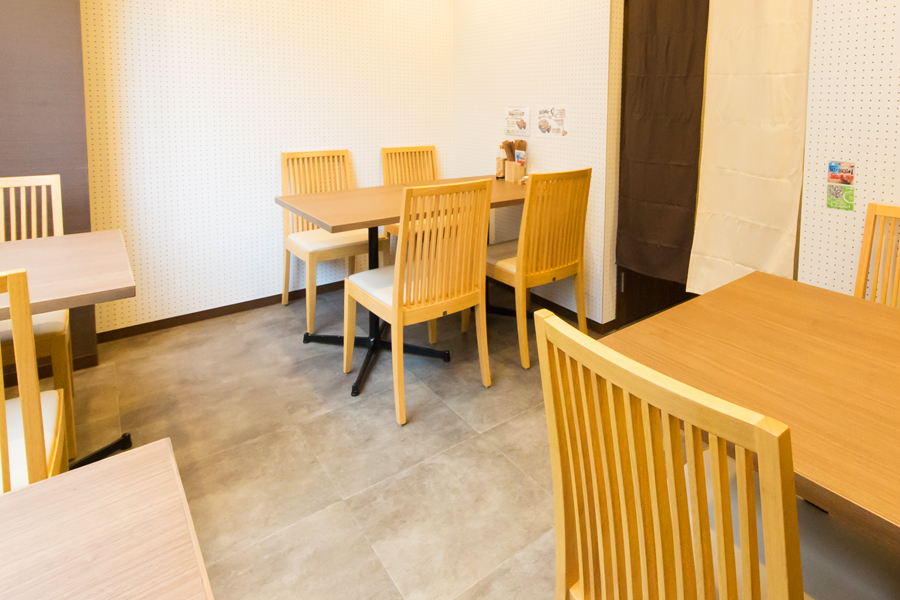 『鰹節丼専門店 節道 京都本店』店内テーブル席