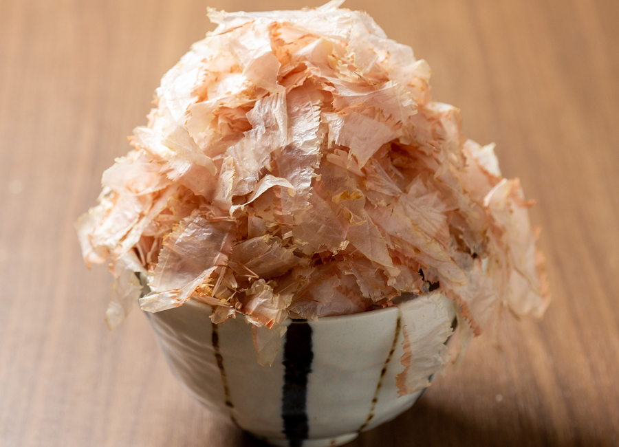 『鰹節丼専門店 節道 京都本店』の「名物鰹節丼の定食」