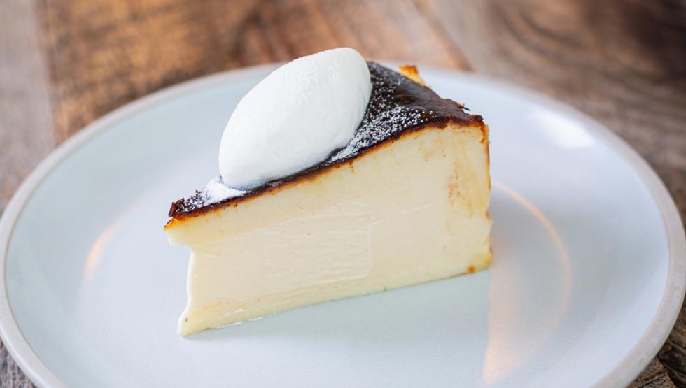 『ミッドツリー代官山』の「バスクチーズケーキ」