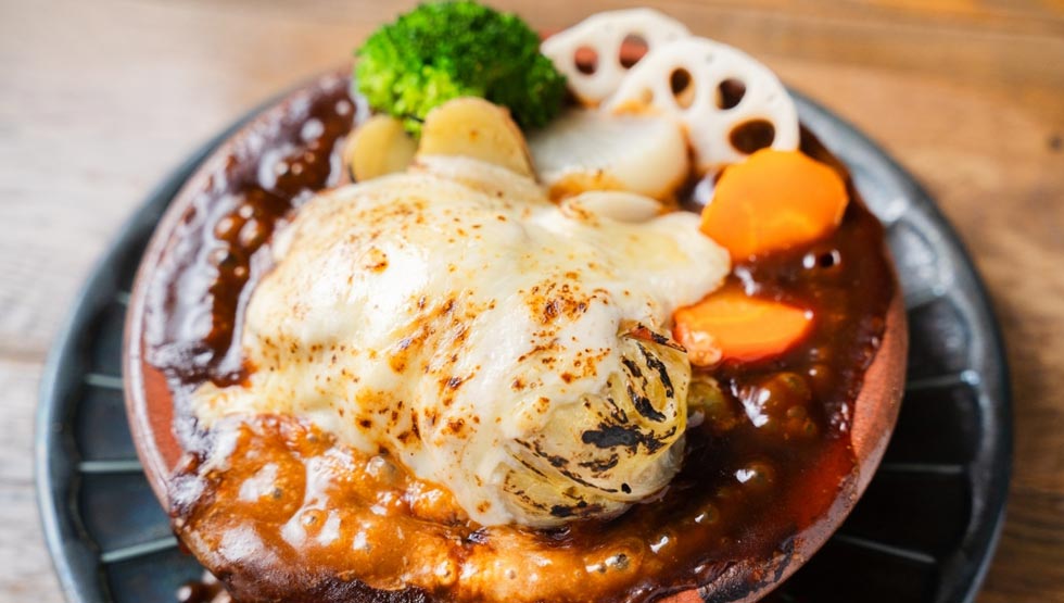 『ミッドツリー代官山』の「熟ハンバーグが主役の焼きロールキャベツグラタン」