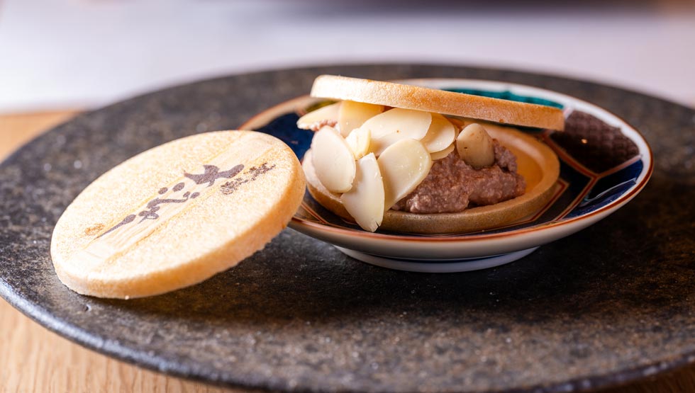 『焼鶏メジャー』の「レバームース最中」