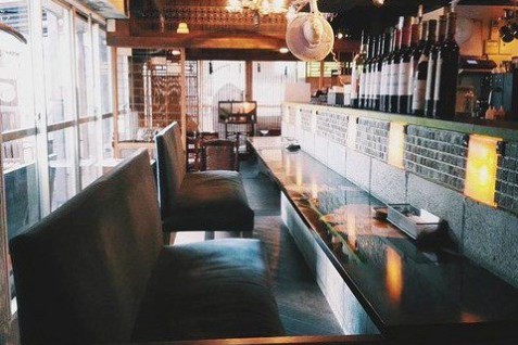 「アナログ 新宿」の店内