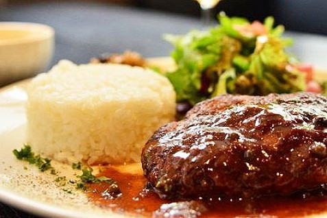 「アナログ 新宿」のカフェランチ例