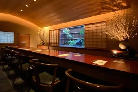 「白川たむら」店内カウンター席イメージ