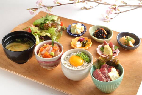 「KOTOWARI」の「本日のKOTOWARI3種丼プレート」