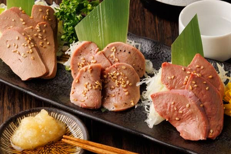 「炭焼やきとん酒場 TONTON 上野店」の「肉刺し 3種盛」