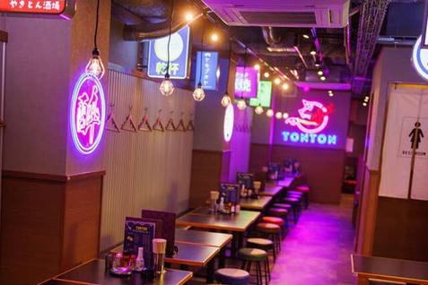 「炭焼やきとん酒場 TONTON 上野店」店内イメージ
