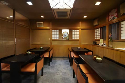 『うなぎ 喜代川』の落ち着いた和の空間