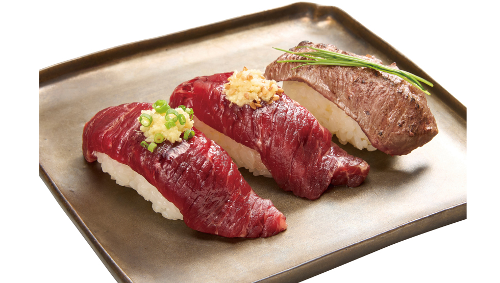 エキュート品川『シナガワ ミートラバーズ2024』の立喰い寿司 魚がし日本一「鯨食べ比べセット（生鯨、ごま塩、炙り）」
