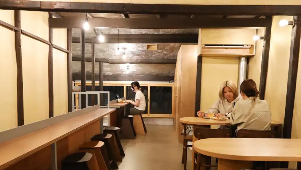 『OUI.（ウイ）』の内観
