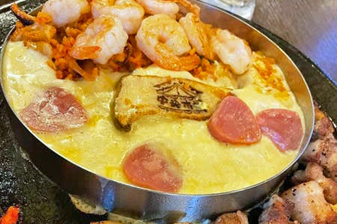 「中央シジャン」の「スチームえびサムギョプサル&チーズイイダコキムチチャーハン」