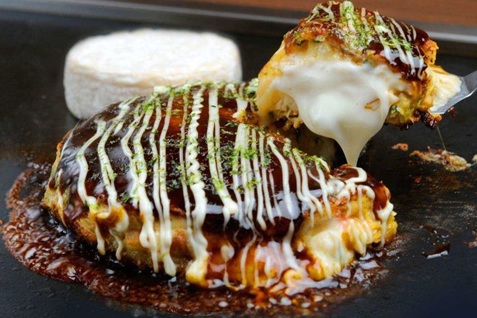 「お好み焼き 恋火 新大久保」の「カマン・モッチャお好み焼き」 「お好み焼き 恋火 新大久保」の「カマン・モッチャお好み焼き」