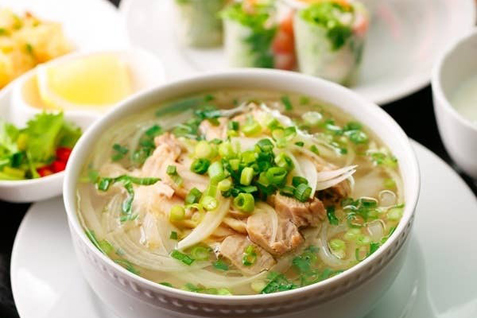 「新大久保 アジア屋台村」のベトナム料理「フォー」