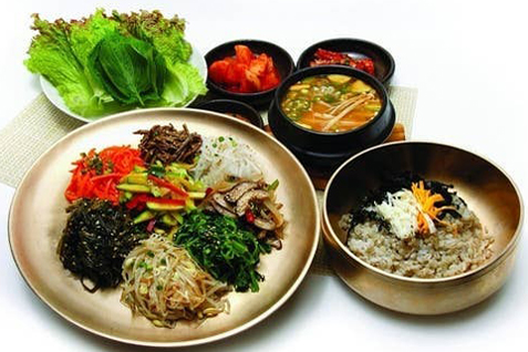 「韓国家庭料理 民俗村」の「ヘルシーもち麦ご飯」