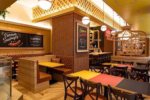 『SCHMATZ BEER DINING LaLaport Toyosu』の店内