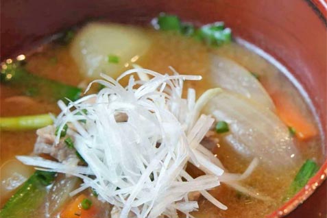『拘りの味噌汁と羽釜ごはん 佳照庵（カショウアン）』の「味噌汁」