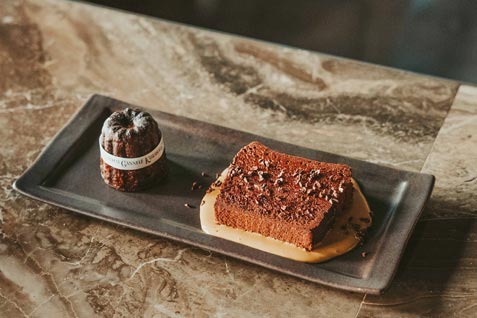 『KURAMAE CANNELE（クラマエ カヌレ）』の「グランカヌレ＆2層のショコラテリーヌ」