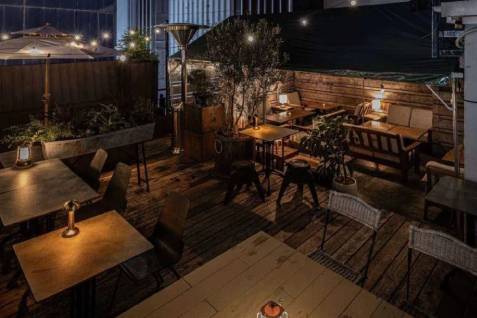 「44 APARTMENT 町田店」のテラス席