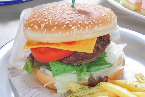「CAFE & DINER 88」の「88ハンバーガー」