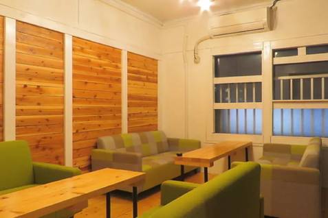 「CAFE & DINER 88」の店内
