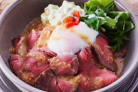 『the WU』の「特製ローストビーフ丼」