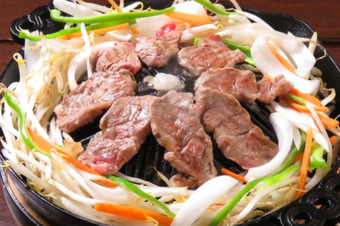 「ジンギスカン酒場 山田屋」の「生ラムジンギスカンセット」